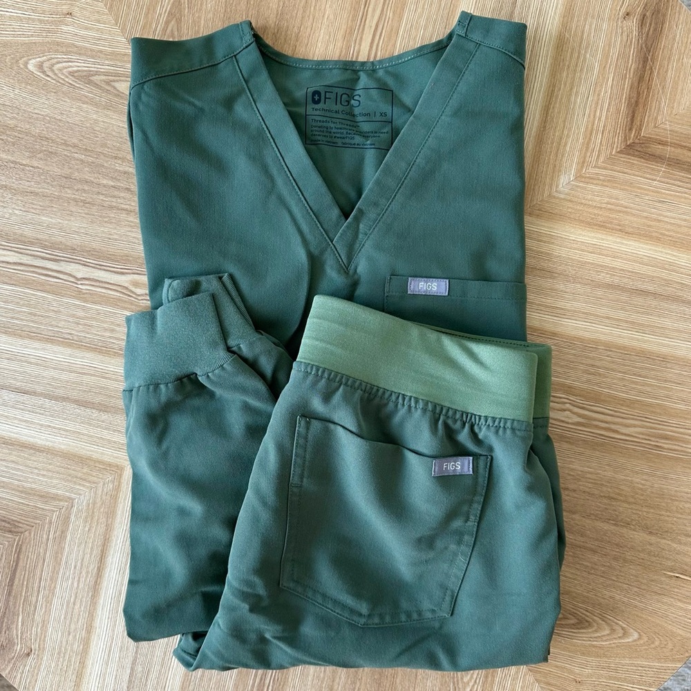 figs army green scrub set